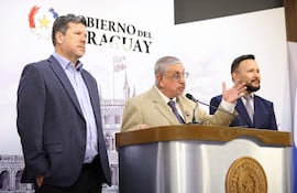 El presidente de Paraguay, Santiago Peña, designó a Isaías Fretes como nuevo ministro de Salud y Bienestar Social en sustitución de María Teresa Barán, y en medio del conflicto laboral entre su Gobierno y los médicos del sector público, que demandan subidas salariales y otras mejoras. EFE/ Juan Pablo Pino