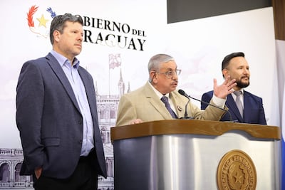 El presidente de Paraguay, Santiago Peña, designó a Isaías Fretes como nuevo ministro de Salud y Bienestar Social en sustitución de María Teresa Barán, y en medio del conflicto laboral entre su Gobierno y los médicos del sector público, que demandan subidas salariales y otras mejoras. EFE/ Juan Pablo Pino