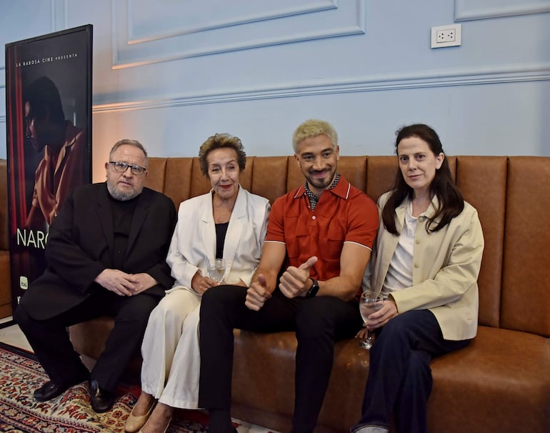 Manuel Cuenca, Margarita Irún, Diro Romero y Natalia Cálcena forman parte del reparto de la película paraguaya "Narciso", que este jueves llega a los cines.