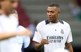El francés Kylian Mbappé, delantero de Real Madrid, en el entrenamiento del plantel en Varsovia, en la víspera de la final de la Supercopa de Europa.