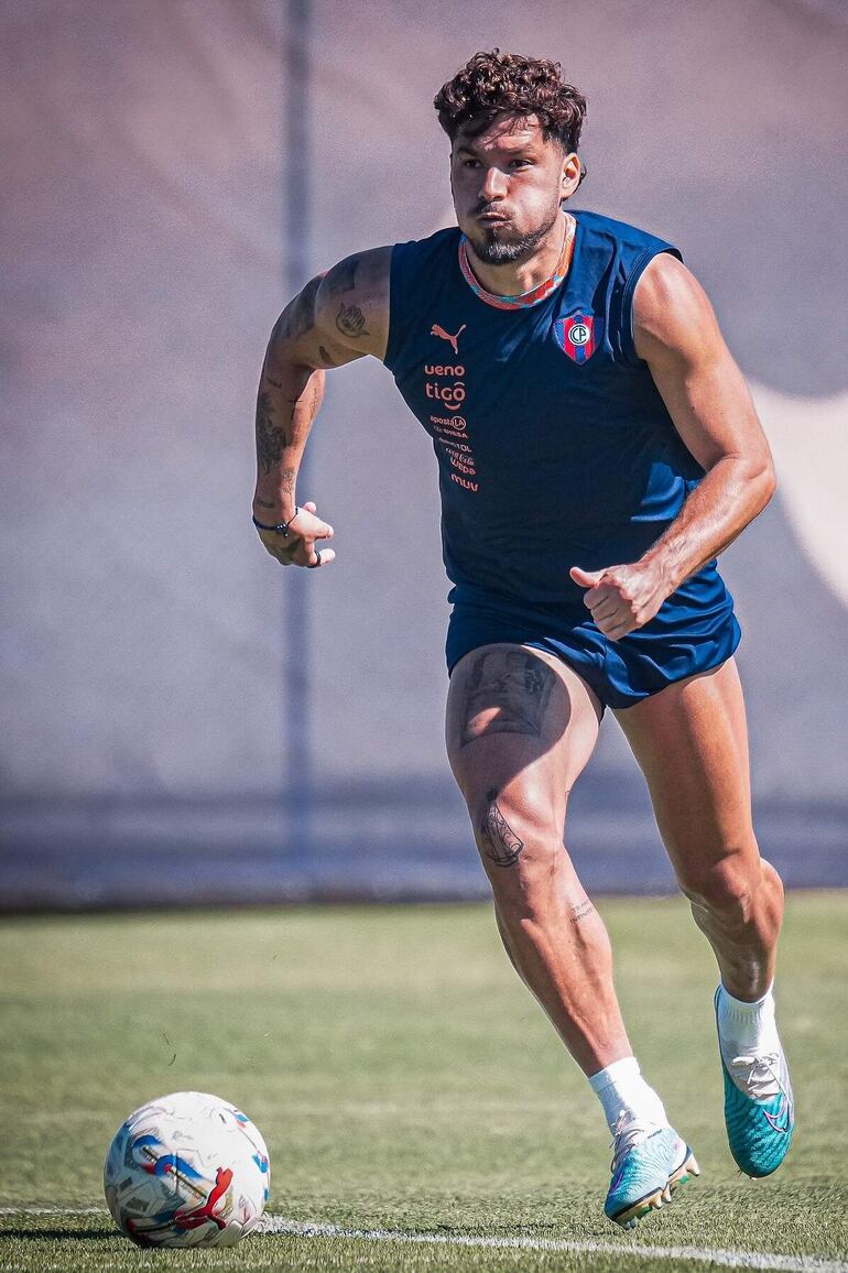 Bruno Amílcar Valdez Rojas (6 de octubre de 1992), experimentado zaguero de Cerro Porteño.