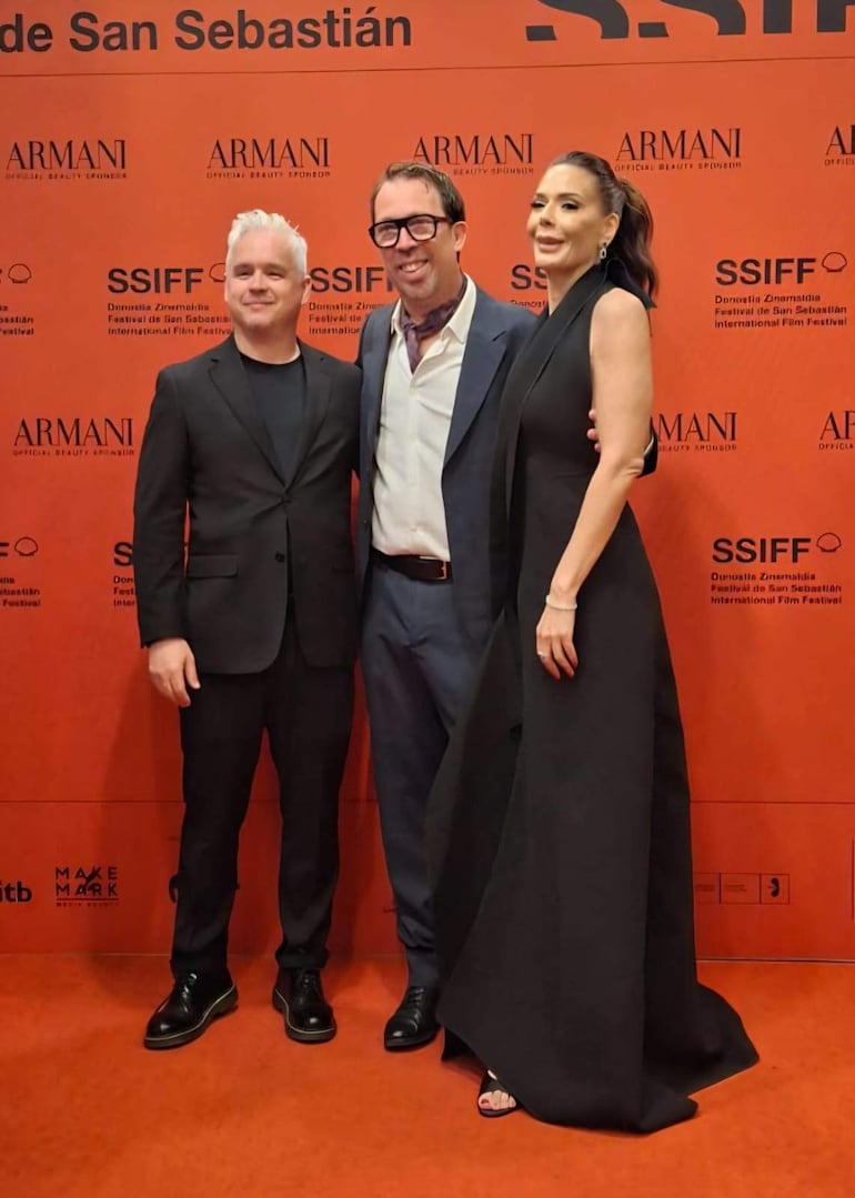 Sebastián Peña, Marcelo Martinessi y Belén Vierci en el estreno de la película paraguaya Narciso en el festival de cine de San Sebastián.