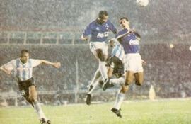 Cruzeiro venció a Racing en la final de la Supercopa Sudamericana 1992.