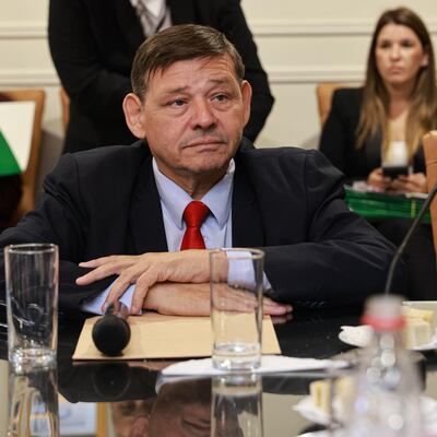 El presidente del Instituto Nacional de Desarrollo Rural y de la Tierra (Indert), Francisco Ruíz Díaz, durante la reunión con la Mesa Directiva de la Cámara de Senadores.