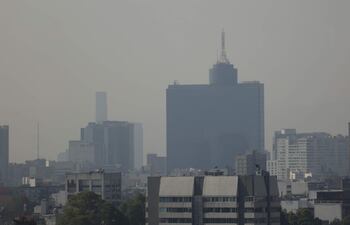 Fotografía del 11 de marzo de 2026 que muestra una capa de contaminación sobre la Ciudad de México (México).