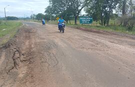 La situación no mejora en las rutas asfaltadas. La carretera que conecta San Pedro con el sitio turístico de Puerto Jejuí presenta baches y tramos destruidos