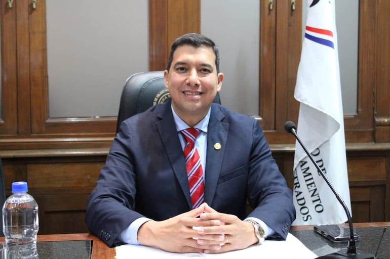 Diego Crispín Candia Melgarejo, en la sesión del JEM.