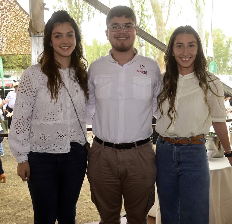 Rania Yambay, Jorge Ojeda y Fátima Fariña.