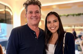 Carlos Vives y la artista paraguaya Lili Cantero.