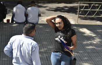 qEn el Palacio de Justicia de Asunción, muchos usuarios de justicia optan por contratar a un gestor para realizar sus trámites judiciales, como permisos del menor y otras legalizaciones.