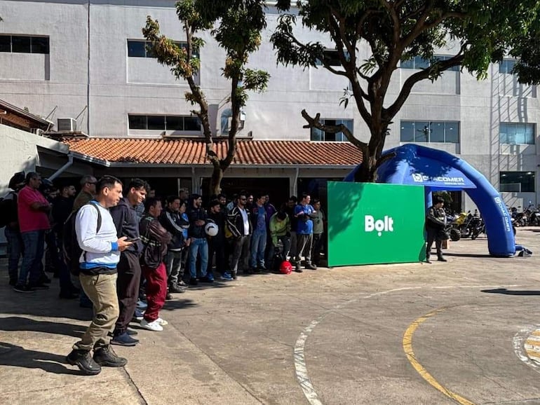 La capacitación de Bolt puso énfasis en técnicas prácticas para enfrentar con mayor seguridad el tránsito urbano.