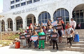 Tras invocar el derecho a la identidad, mujeres trans recurren a los estrados internacionales para que sus nombres sean reconocidos.