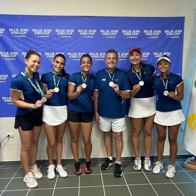 Integrantes del equipo nacional femenino de tenis, que obtuvo el ascenso el Grupo I de las Américas.