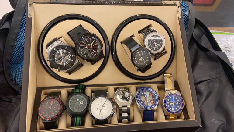 una de las cajas de relojes que tenía el capo en su vivienda.