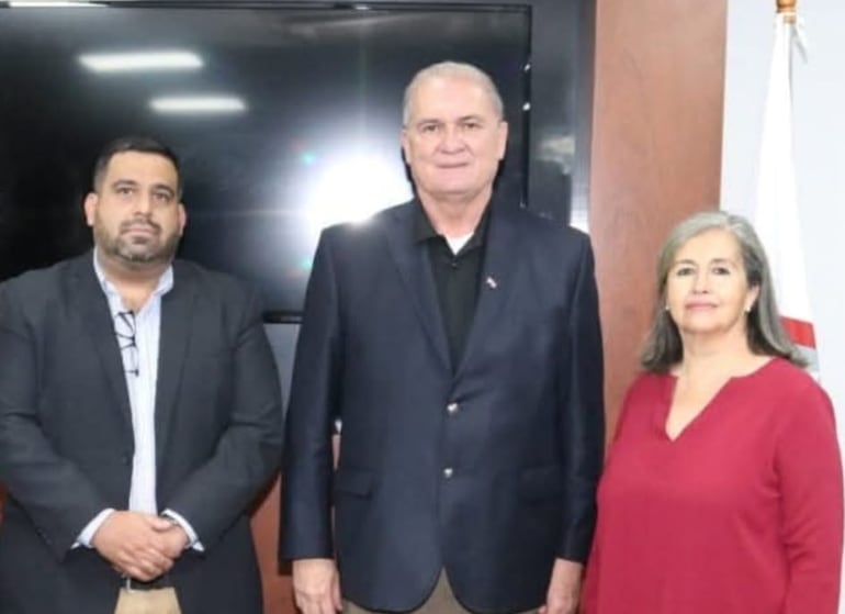 Ricardo Torres Peña, el fiscal general Emiliano Rolón y Liduvina Fretes.