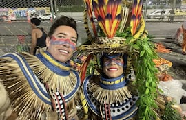 Nora Ruoti y su novio Maximiliano Lumbia formaron parte de la escuela de samba Mangueira.