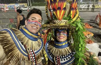 Nora Ruoti y su novio Maximiliano Lumbia formaron parte de la escuela de samba Mangueira.