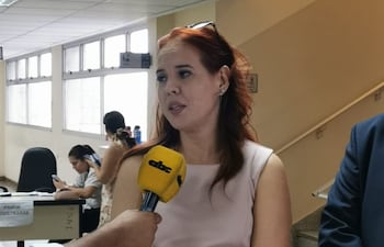 Angie Prieto, periodista que fue absuelta de la querella patrocinada por Marcelo Fleitas, gerente de Albavision y SNT Cerro Corá, por supuesta injuria, por supuestamente afirmar que Fleitas encubrió a Carlos Granada, procesado por supuesto acoso sexual.