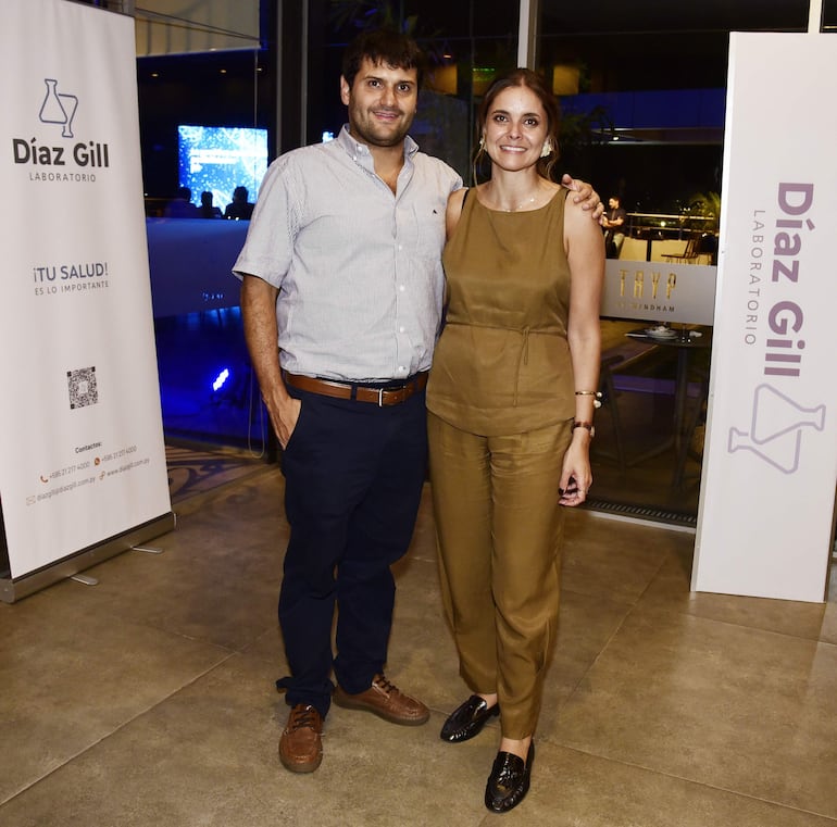 Representantes de la Clínica Masquelier: Dr. Pablo Peña y Dra. Andrea Ramírez.