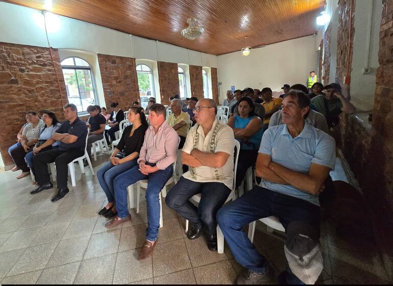 En Acahay, al igual que en otros distritos de Paraguarí, los ciudadanos no recibieron la rendición de cuentas en formato impreso para su análisis y solo fueron oyentes de las exposiciones de los intendentes.