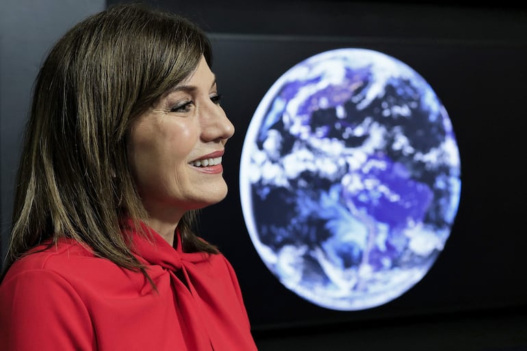 La meteoróloga y fundadora del EcoExploratorio, Ada Monzón, asiste a la inauguración del primer Centro de Información sobre la Tierra en español, inaugurado por el EcoExploratorio y la Administración Nacional de Aeronáutica y el Espacio (NASA) este jueves, en San Juan (Puerto Rico). 