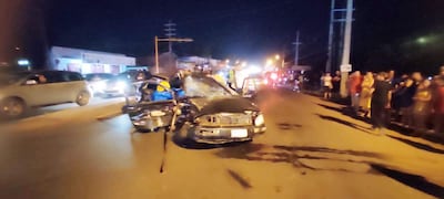 En estas condiciones quedó el auto Volkswagen tras la violenta colisión. El conductor realizó un giro indebido a la izquierda.