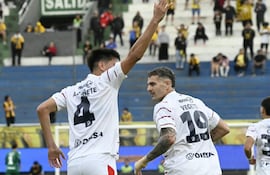 Los jugadores de Cerro Porteño festejan un gol en el partido frente a Guaraní por la fecha 10 del torneo Clausura 2026 de la Primera División de Paraguay en el estadio Defensores del Chaco, en Asunción, Paraguay.