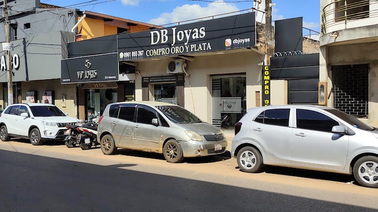 Un intento de asalto a una joyería ubicada sobre la avenida General Aquino, de la ciudad de Luque, fue frustrado gracias a la rápida reacción de un vecino.