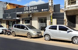 Un intento de asalto a una joyería ubicada sobre la avenida General Aquino, de la ciudad de Luque, fue frustrado gracias a la rápida reacción de un vecino.