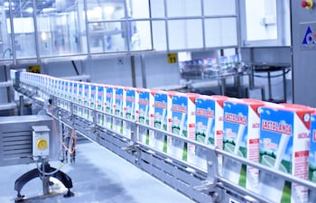 La Cooperativa La Holanda procesa un masivo volumen de leche acompañando a miles de familias con calidad y calidez.