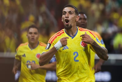Daniel Muñoz de Colombia celebra su gol de este martes, durante un partido del grupo K del Mundial de la FIFA 2026 entre Colombia y RD Congo en el estadio Akron en Guadalajara (México).