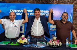 Eduardo Ramón “Pompom” González del Partido Paraguay se Defiende y Actúa; Nelson Medina del PLRA y Celso Núñez (PPC) de la Alianza Unidos por Lambaré.