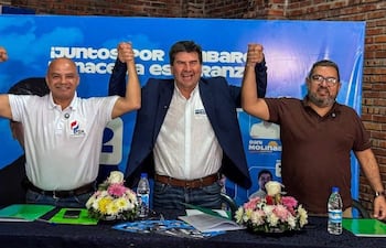 Eduardo Ramón “Pompom” González del Partido Paraguay se Defiende y Actúa; Nelson Medina del PLRA y Celso Núñez (PPC) de la Alianza Unidos por Lambaré.