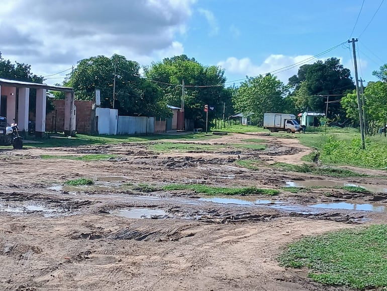 Las calles se encuentran en pésimo estado, dificultando aún más el acceso y la asistencia.