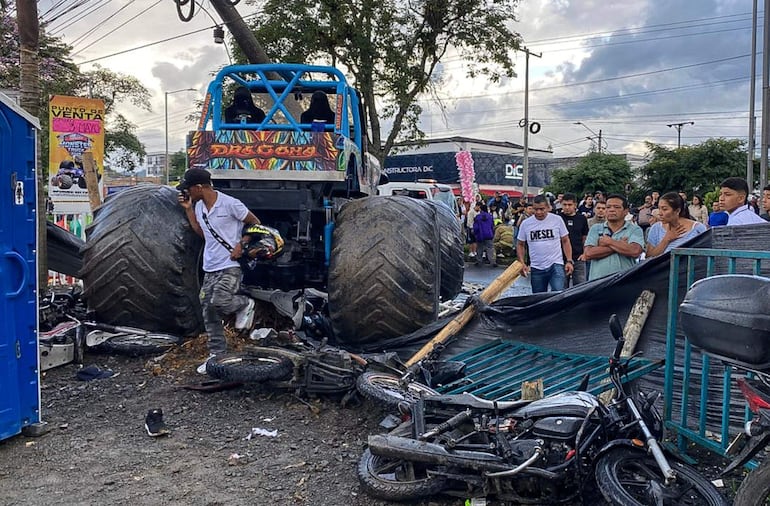 Accidente de Monster Truck, en el Colombia. 