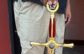 Una espada con símbolos masónicos fue encontrada en el "castillo" del juez de paz Jorge Adolfo Franco Garelik.