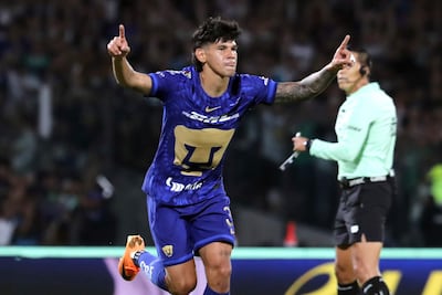 El paraguayo Robert Osmar Morales (27 años) en el festejo de su gol para la ventaja parcial del Pumas contra Cruz Azul, que terminó imponiéndose de remontada por 2-1.
