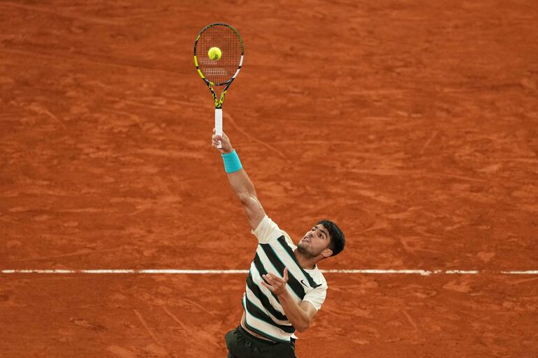 El español Carlos Alcaraz durante las semifinales del Roland Garros en el Philippe Chartrier.