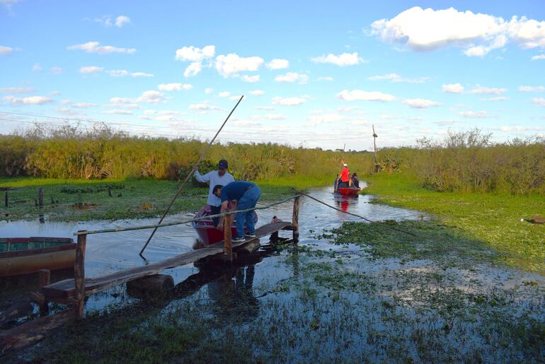 En Carapeguá ofrecen un atractivo turístico en Mocito Isla, se puede llegar al lugar en cachiveo o canoa.