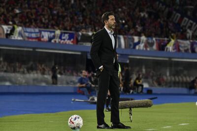 El uruguayo Jorge Bava, entrenador de Cerro Porteño, durante el partido frente a Guaraní por la fecha 19 del torneo Clausura 2025 de la Primera División de Paraguay en el estadio La Nueva Olla, en Asunción, Paraguay.