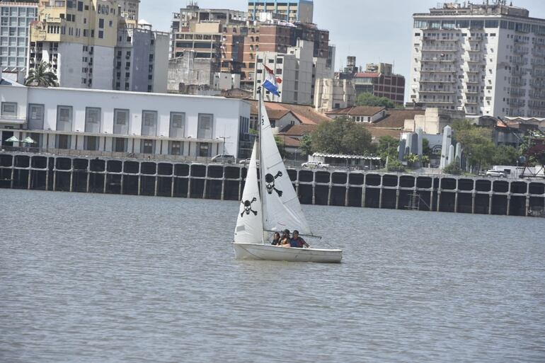 Una hermosa jornada de navegación en la Bahía capitalina.