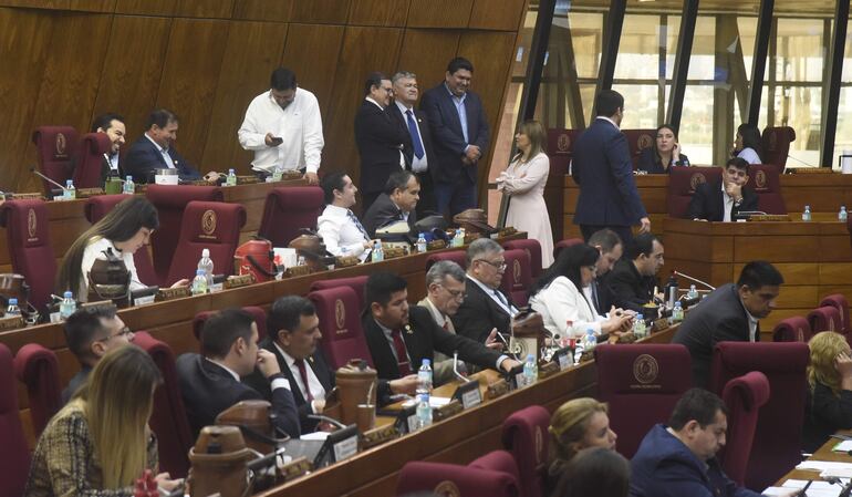 Diputados durante la sesión ordinaria de ayer.