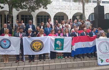 Manifestación de operadores de justicia en contra de la reforma de la Caja Fiscal.
