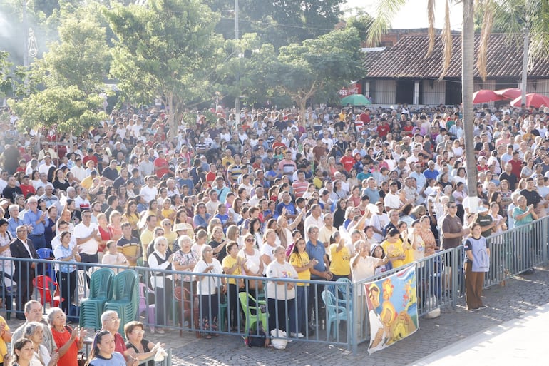 Como cada domingo, en la explanada de la basílica se registró una importante concurrencia.