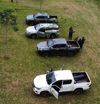 Las 4 camionetas  que serían del grupo de Macho y que quedaon abandonadas.