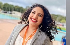 Milka Jael Carrillo Battilana (29 años), quen se desempeñaba como docente suplente en la Escuela Las Almenitas Norte, falleció hoy al pisar un cable suelto.