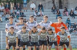 Plantel Sub 15 de Libertad, a una victoria del título