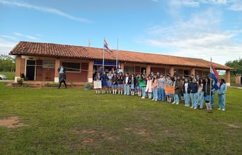 Los alumnos del colegio técnico Nuestra Señora de Lourdes de Guajayví reclaman la pronta reparación de las aulas clausuradas