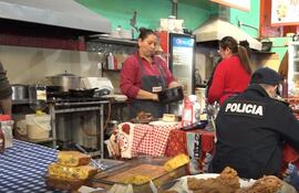 Cocineras del Mercadito N° 1, comida paraguaya, carne, alimentación, mercado N° 1.