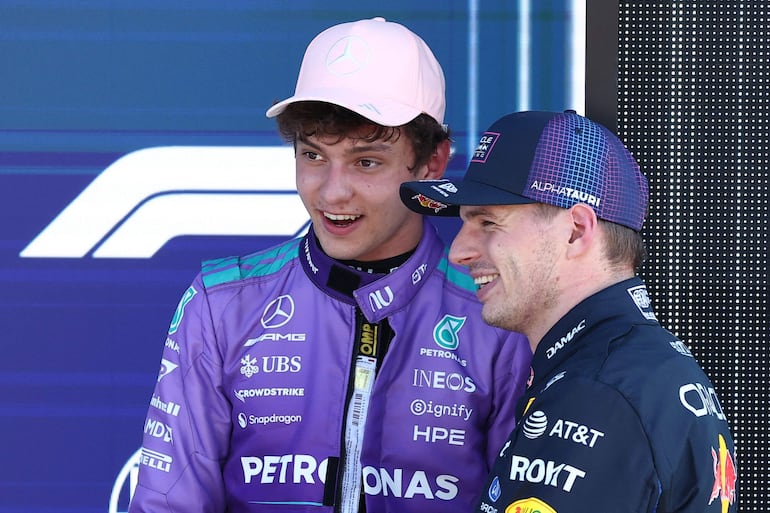 Max Verstappen junto al dueño de la "pole", Andrea Kimi Antonelli.
